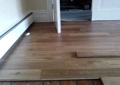 Fitted floor with skirtings trimmed